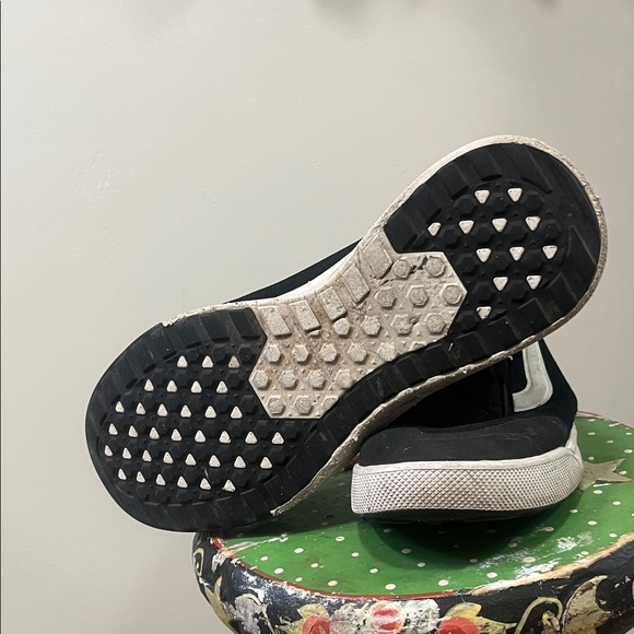 Vans Classic Black and White Low-Tops Ultrarange Cush skate run walk Shaka surf - Picture 6 of 7